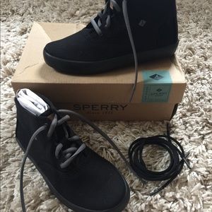 Brand New in Box Boy’s Awesome Hightop Sneakers!